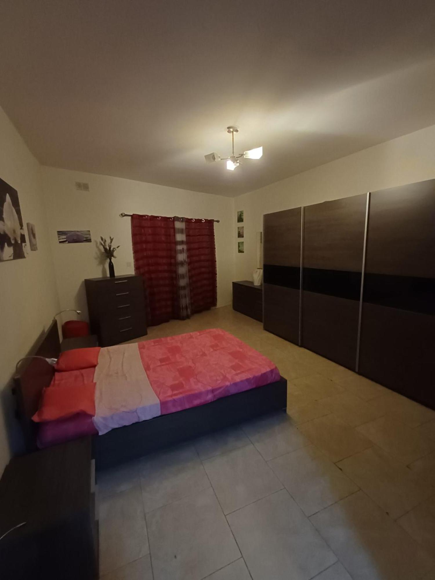 Apartamento Inessa'S Flat Pietà Exterior foto