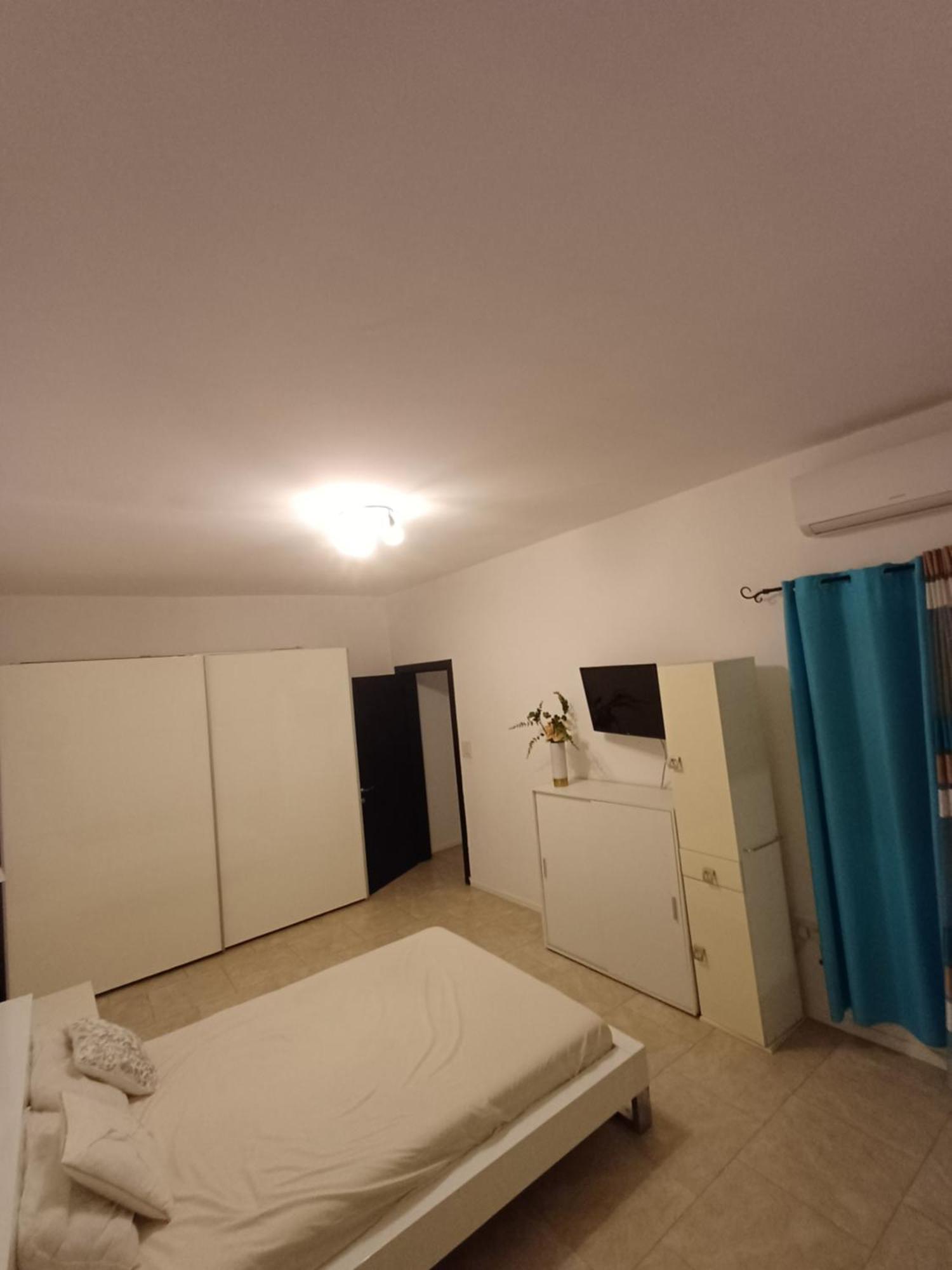 Apartamento Inessa'S Flat Pietà Exterior foto